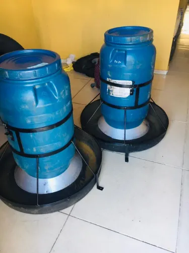 Comedouro pra porco (cocho)