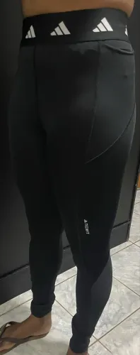 legging  Adidas, modelo Techfit. PP