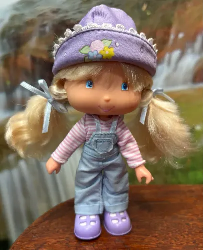 Boneca moranguinho uvinha