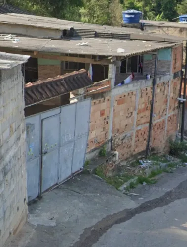 VENDO! QUINTAL COM DUAS CASAS E UMA KITNET