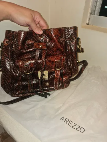 Bolsa Snake Burgundy Média, em couro, arezzo