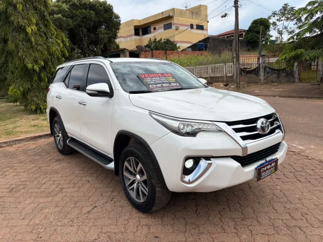 Toyota Hilux SW4 SRX 4X4 2.8 TDI 16V Dies. Aut. 2017
