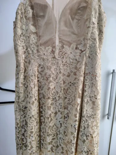 Vestido Dourado tamanho 44 Renda com brilho.