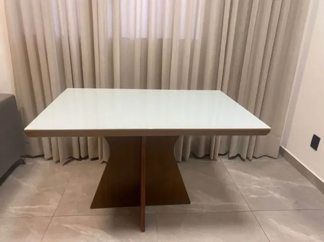 MESA 4 LUGARES ( NÃO CONTÉM AS CADEIRAS )