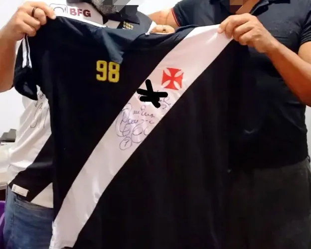 Camisa do Vasco licenciada e autografada