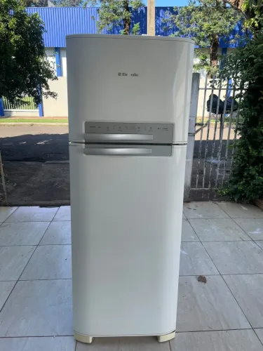 Geladeira bem grande de Painel Digital Frost Free