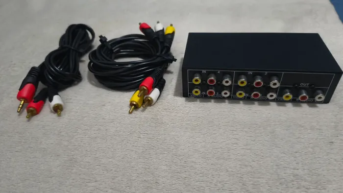 Switch AV 4X1 MIGTEC + Cabos AV Blindados