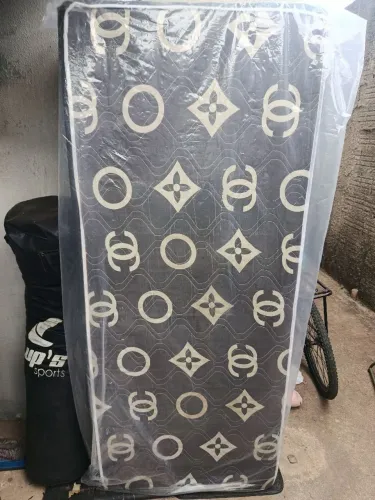Cama usada a venda