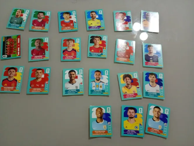 Tem 21 cartinhas da copa do mundo