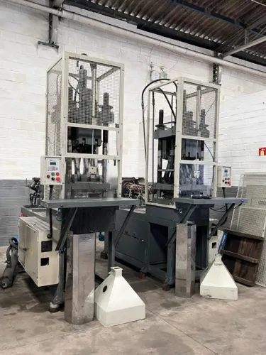 INJETORA VERTICAL DUPLA