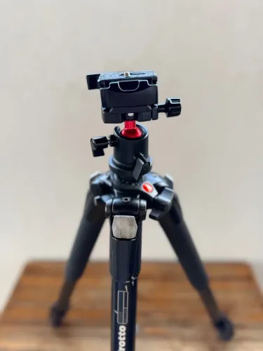 Tripé para câmera fotográfica manfroto