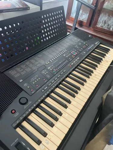 TECLADO YAMAHA VENDO 350 REAIS