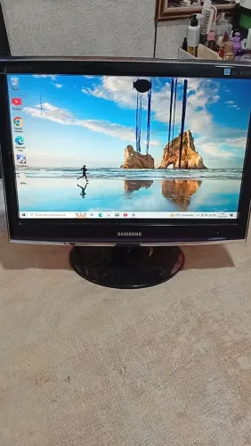 Monitor Samsung 19 polegadas DVI VGA detalhe na tela