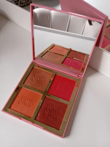 Paleta de blush e iluminador da nina Secrets 