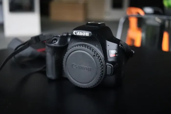 Câmera Canon SL3 (NOVA)