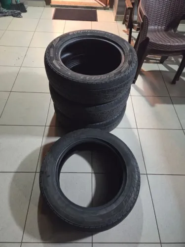 Vendo jogo de 4 pneus Pirelli Scorpion HT