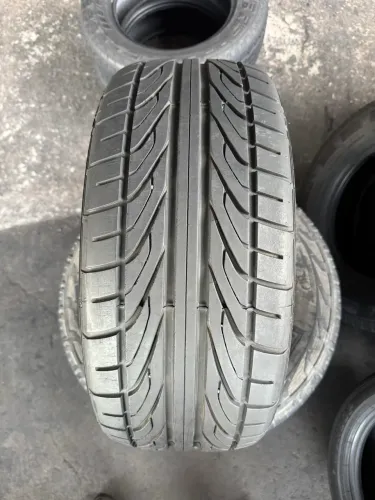 01 Pneu Dunlop Aro 18 Direzza DZ101 245/45R18 96W, 80% vida útil
