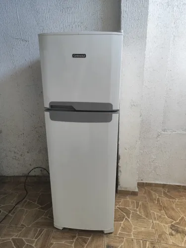 Geladeira Continental semi-nava oito meses de uso faço frete grátis