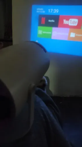 Smart projetor(funciona como tv) 
