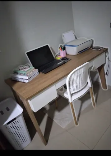 Mesa para estudos com cadeira