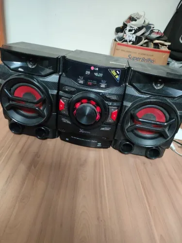Aparelho de som LG XBoom 200W com leitor de CD