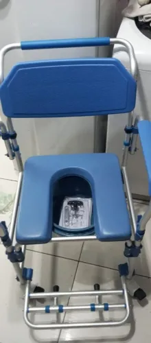 Cadeira de banho com rodas