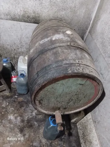 Barril de carvalho  200 litros com os pés 