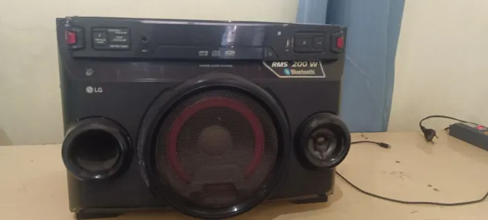 Caixa de som LG x boom cube