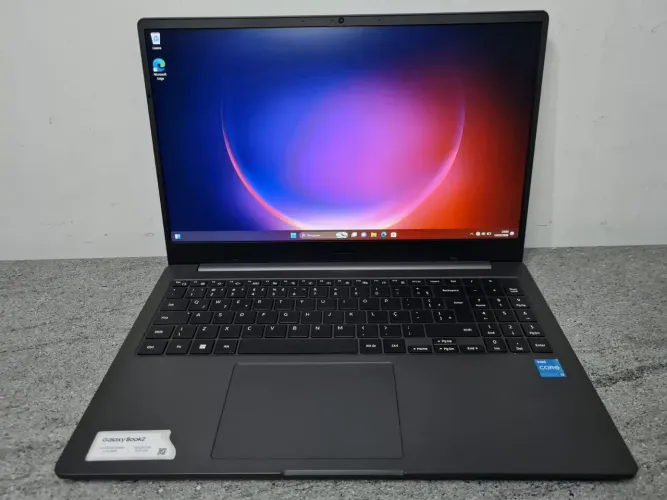 Notebook Samsung 550XED Intel i3 12ª Geração | 8GB RAM | SSD 240GB | Tela Full HD<br>
