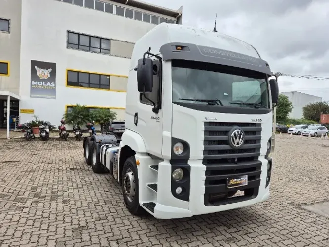 VW 25.420 CONSTELLATION 6x2, CABINE LEITO, TETO ALTO