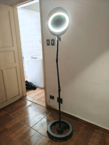 Luminária de LED Ambar com lente de aumento Pontual