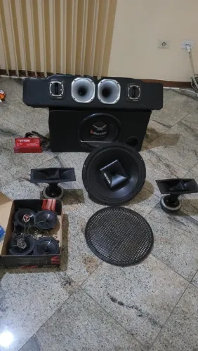Conjunto de Som Automotivo (Alto falantes, Twitter e Cornetas)