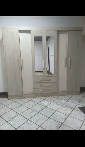 Guarda-Roupa Casal Espaçoso - Já Desmontado (Pronto pra Vir Buscar!)