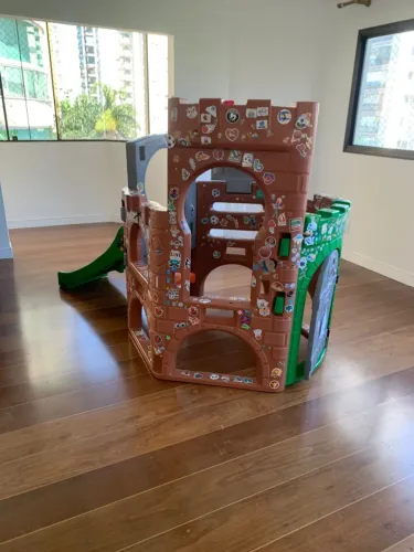 Playground Mini DinoPlay Freso com Escorregador Infantil - será entregue sem adesivos.