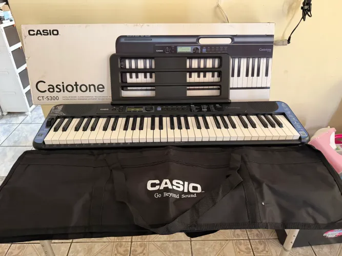 teclado casio cts300 com teclas sensitivas pouco uso na caixa
