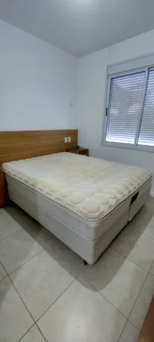 Cama de Casal Queen Size