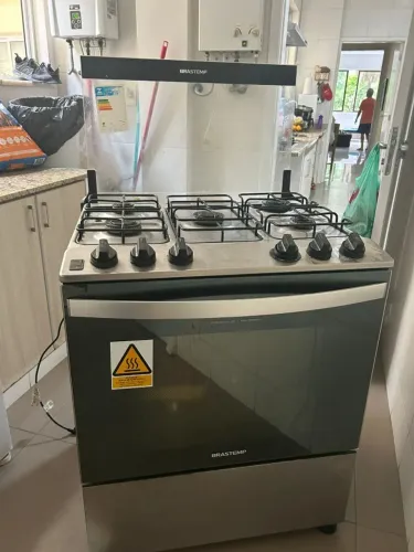 Fogão Brastemp 5 bocas inox com botões removíveis e forno