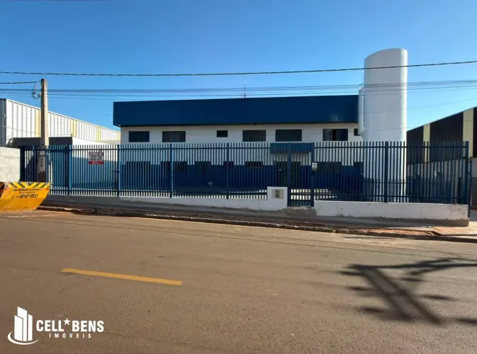 Salão comercial 1.500 m² no Distrito Industrial Carlos Arnaldo, com fácil acesso a BR 153