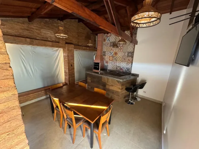 Casa com 3 dormitórios à venda, 300 m² por R$ 2.000.000 - Centro - Colina/SP