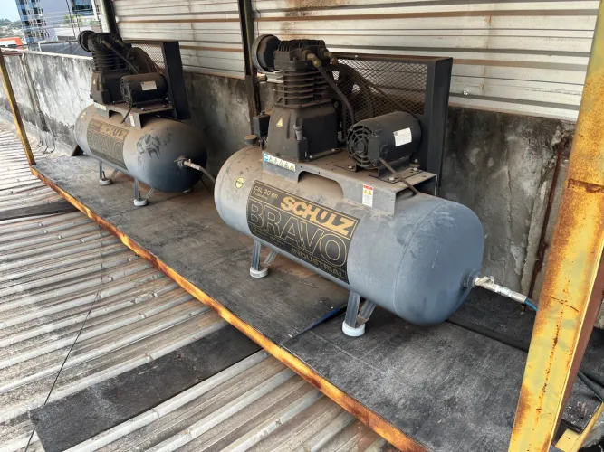 COMPRESSOR DE AR SCHULZ- CLS 20br/200  20 pés 200Lts 175 Libras 220/380 voltz.