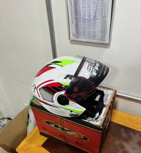 Capacete fw3 aberto novo