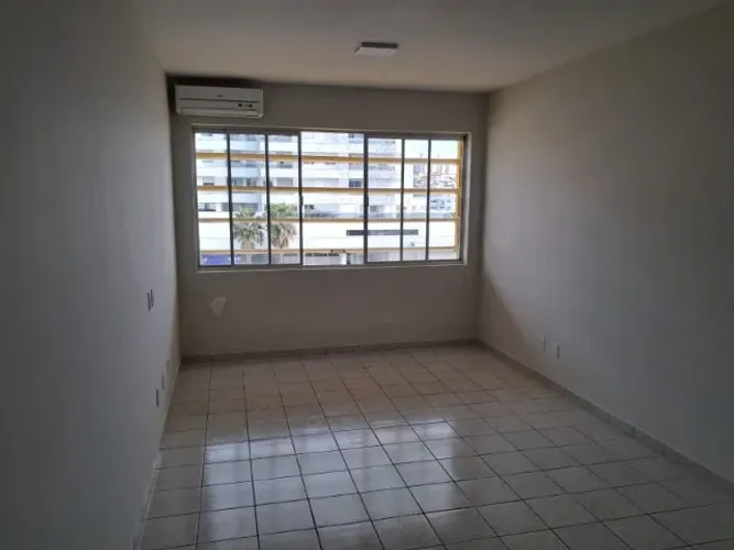 Aluga-se Sala Comercial de 26 m², com garagem, no Estreito