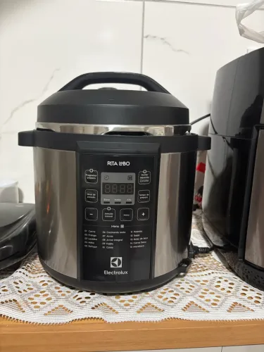 Panela de pressão elétrica Electrolux com 13 programas 