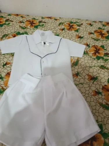 Roupa e sapato batizado
