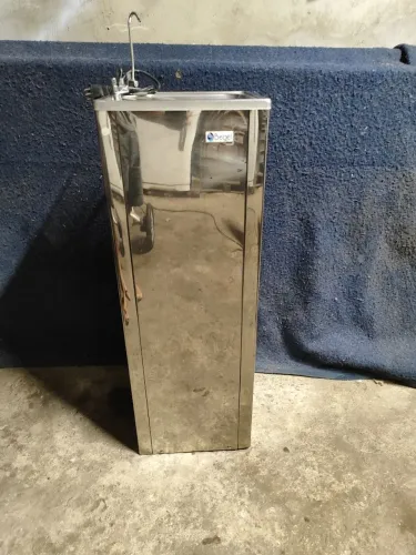 bebedor Geladeira marca Begel gelando muito bem em ótimo estado de conservação 