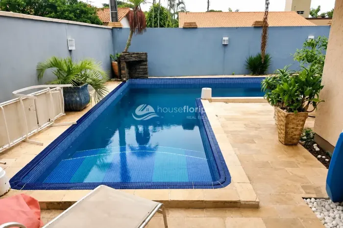 Casa individual em terreno de 358 m² com 5 quartos, piscina privativa e espaço gourmet com