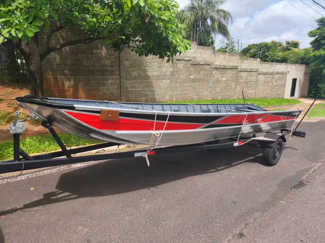 Barco semi chata Nova 