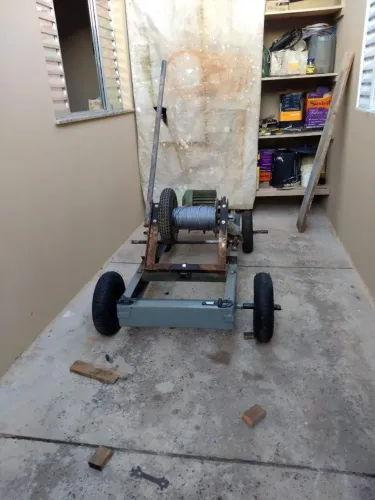 Vendo aparelho bate estaca de fazer poço artesiano