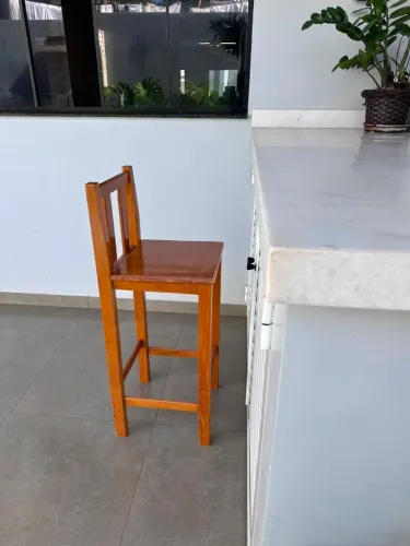 Banquetas de madeira