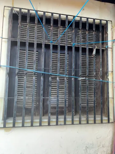 Janela de madeira pau d?arco , completa com a caixa 3 folhas
